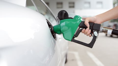 El aumento en el precio del combustible puede representar un problema para los usuarios.