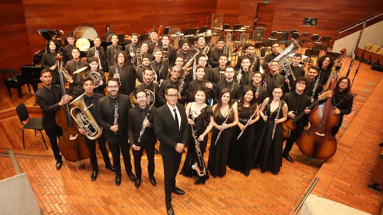La Orquesta Filarmónica de Bogotá se compone por 99 músicos.
