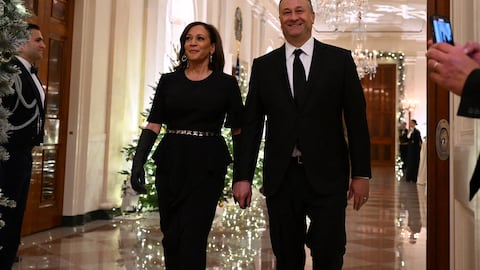 Escándalo en campaña presidencial de EE.UU.: Esposo de Kamala Harris, Doug Emhoff, admitió que fue infiel con niñera y hubo embarazo
