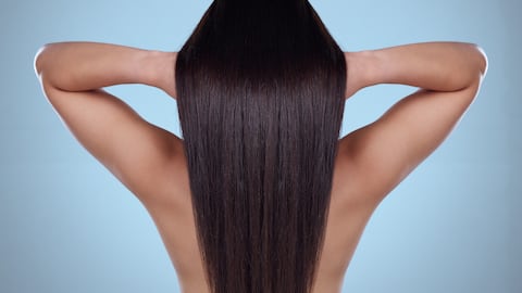 Los ingredientes naturales ayudan a mantener un cabello liso y sano.
