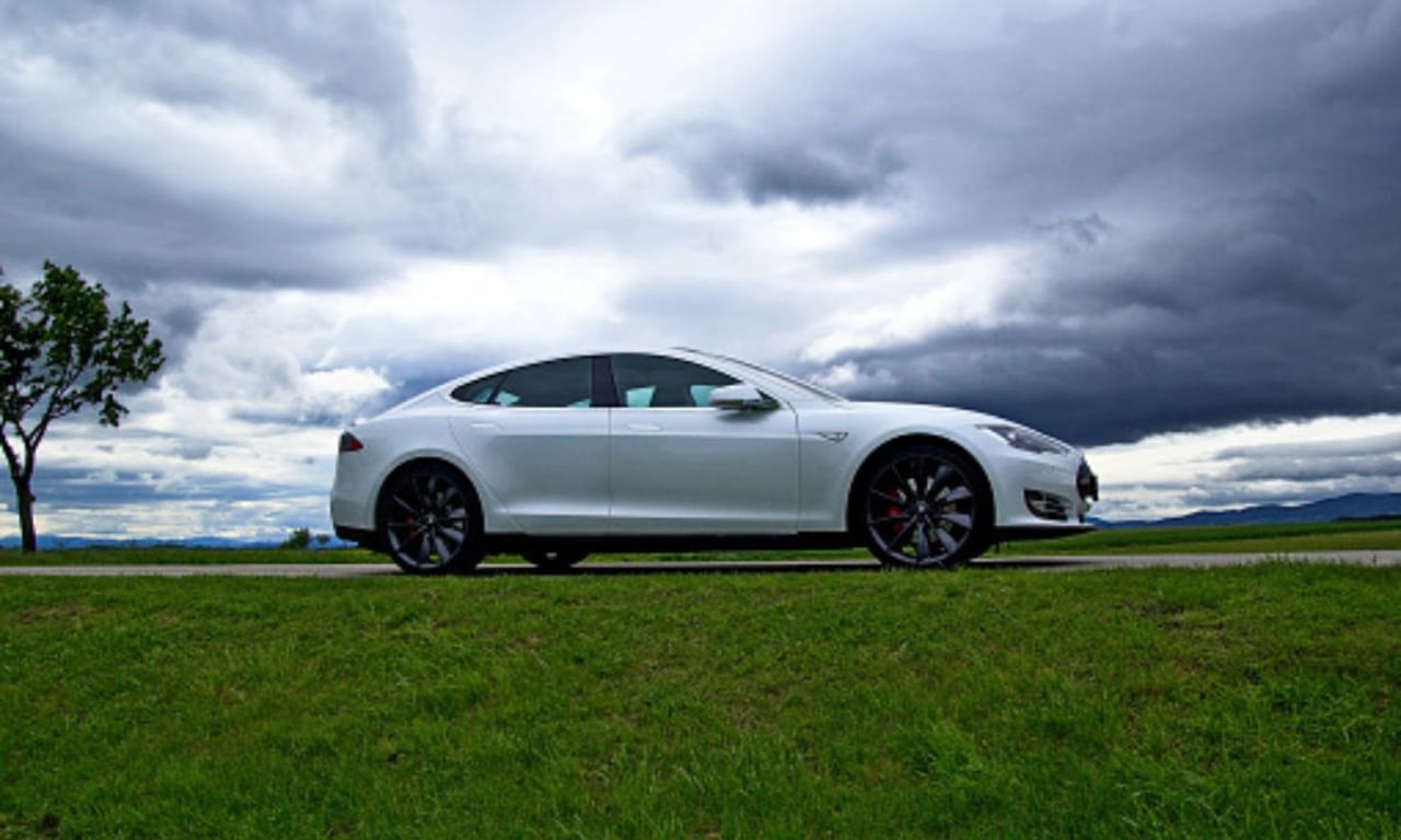 Esto cuesta un carro Tesla.