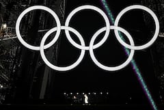 La cantante canadiénse Céline Dion hizo una presentación sobre la Torre Eiffel Tower durante la ceremonia inaugural de los Juegos Olímpicos París 2024. Julio 26, 2024. (Photo by various sources / AFP)