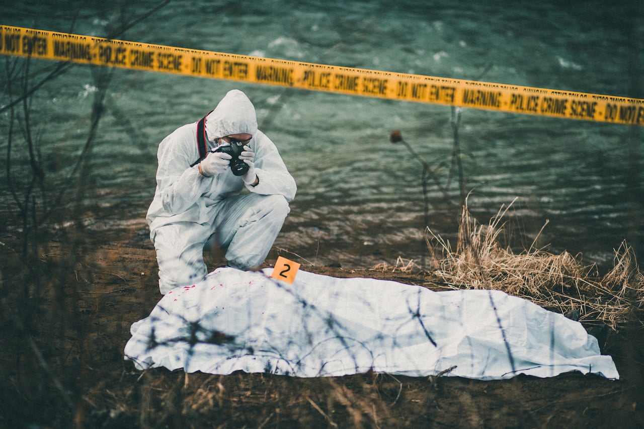 Imagen de referencia de la escena de un homicidio.