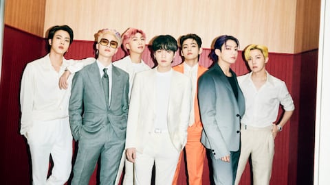 De izquierda a derecha: Jin, Jimin, RM, Suga, V, Jungkook y J-Hope son BTS.