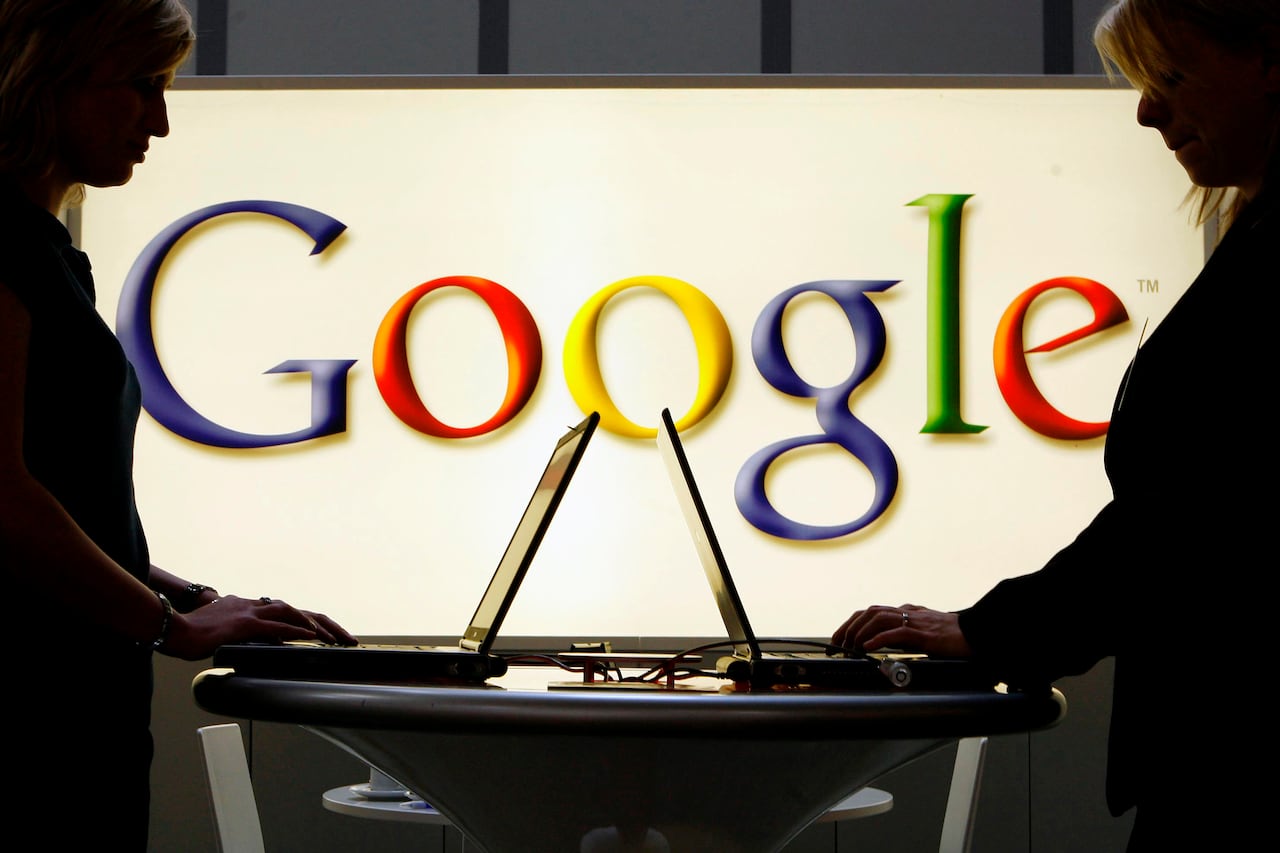 Un letrero de Google en Hanover, Alemania. (Foto AP/Jens Meyer, File)