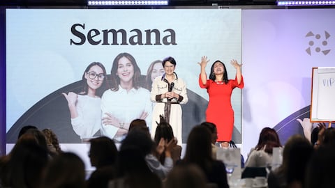 Una de las partes más emotivas del taller fue cuando Hoyos compartió historias inspiradoras de mujeres que, a través de su guía, lograron transformar sus vidas y alcanzar metas que parecían imposibles. 

CIRCULO DE MUJERES EVENTO JULIO 25 DE 2024- KAREN HOYOS Y SANDRA SUÁREZ