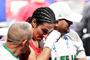 Imane Khelif rompió en llanto tras su victoria en cuartos de final