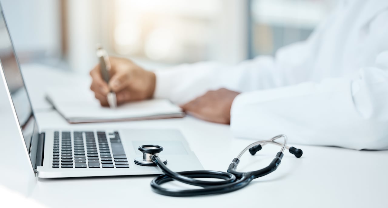 Nueva EPS busca talento médico: vacante de médico auditor regional en Bogotá.