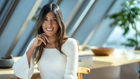 Es importante reconocer que el modelo híbrido no es solo una tendencia local, sino una transformación global en la concepción del trabajo.