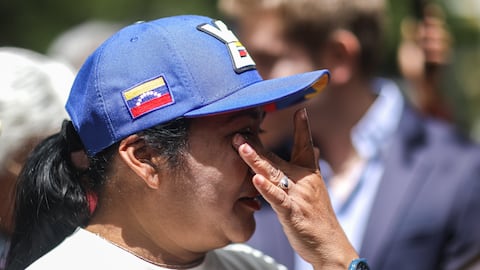 Consulado de Venezuela 
Plantón en contra de Nicolas Maduro por el fraude en las elecciones presidenciales